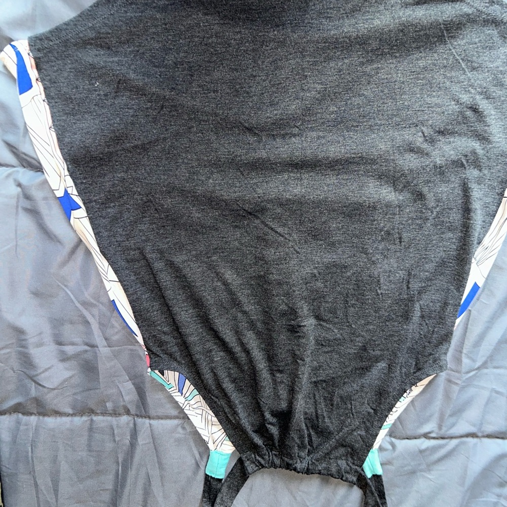 Geometric Patterned Tank Top - Picture 2 of 2